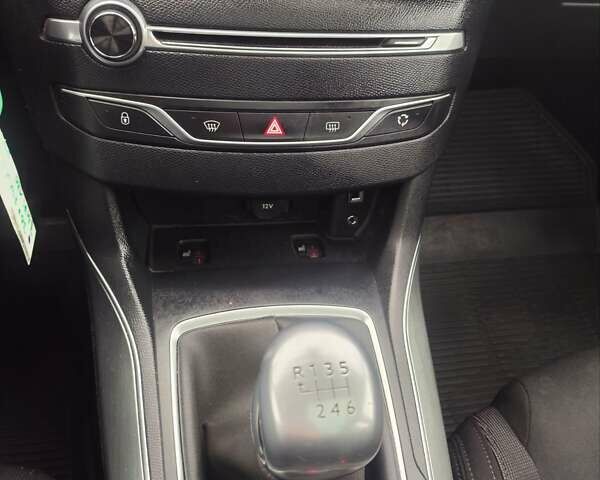 Черный Пежо 308, объемом двигателя 1.6 л и пробегом 178 тыс. км за 9950 $, фото 43 на Automoto.ua