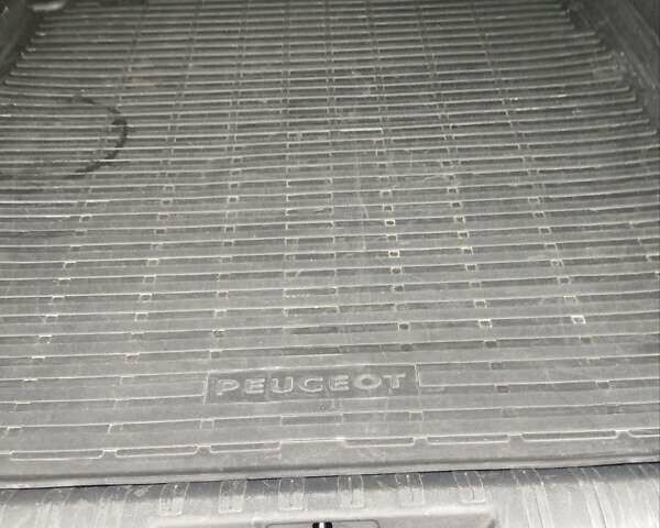 Черный Пежо 308, объемом двигателя 1.6 л и пробегом 178 тыс. км за 9950 $, фото 13 на Automoto.ua