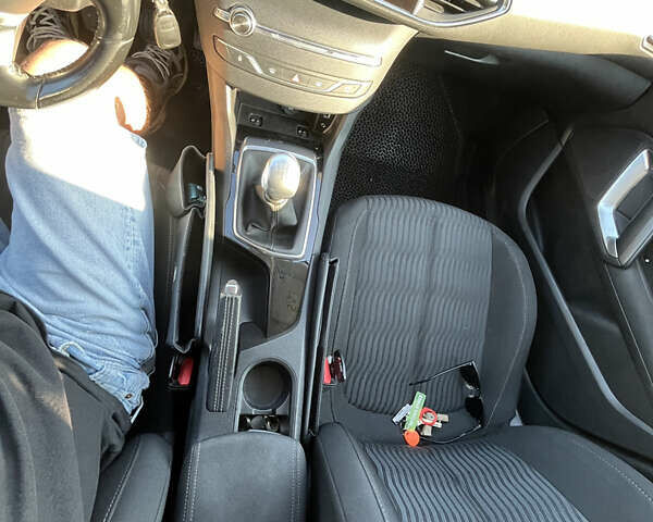 Черный Пежо 308, объемом двигателя 1.56 л и пробегом 284 тыс. км за 9300 $, фото 11 на Automoto.ua