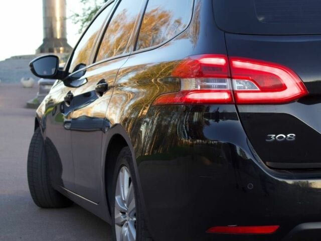 Чорний Пежо 308, об'ємом двигуна 1.6 л та пробігом 310 тис. км за 7500 $, фото 3 на Automoto.ua