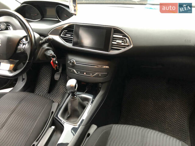 Чорний Пежо 308, об'ємом двигуна 1.6 л та пробігом 175 тис. км за 10000 $, фото 15 на Automoto.ua