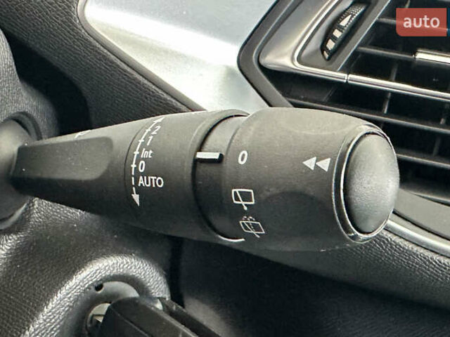 Черный Пежо 308, объемом двигателя 1.5 л и пробегом 179 тыс. км за 11450 $, фото 14 на Automoto.ua