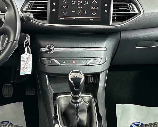 Черный Пежо 308, объемом двигателя 1.5 л и пробегом 179 тыс. км за 11450 $, фото 17 на Automoto.ua