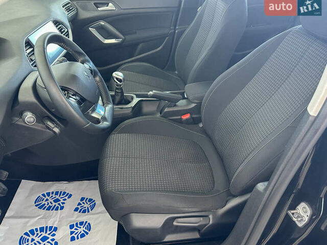 Черный Пежо 308, объемом двигателя 0 л и пробегом 175 тыс. км за 11950 $, фото 6 на Automoto.ua