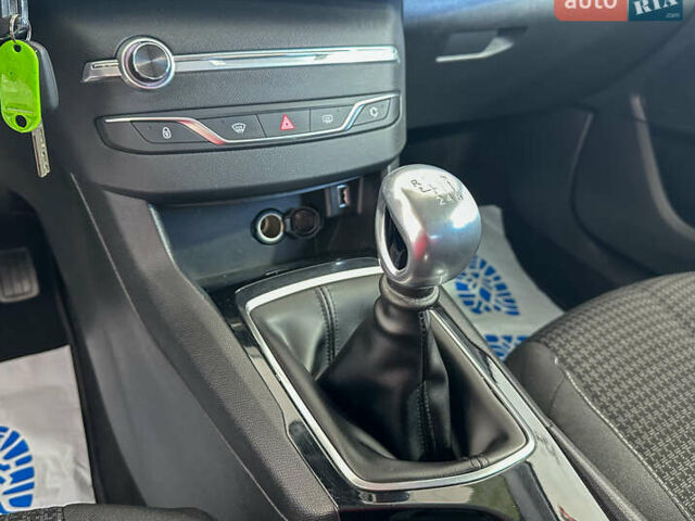 Черный Пежо 308, объемом двигателя 0 л и пробегом 175 тыс. км за 11950 $, фото 17 на Automoto.ua