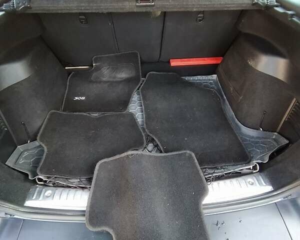 Фиолетовый Пежо 308, объемом двигателя 1.6 л и пробегом 256 тыс. км за 5200 $, фото 5 на Automoto.ua