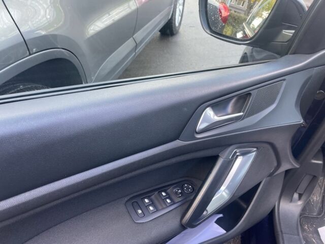 Фиолетовый Пежо 308, объемом двигателя 1.5 л и пробегом 181 тыс. км за 10000 $, фото 14 на Automoto.ua