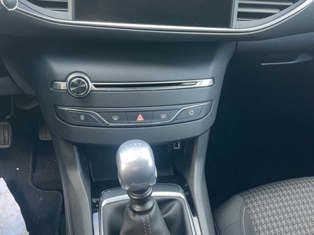 Фиолетовый Пежо 308, объемом двигателя 1.5 л и пробегом 181 тыс. км за 10000 $, фото 12 на Automoto.ua