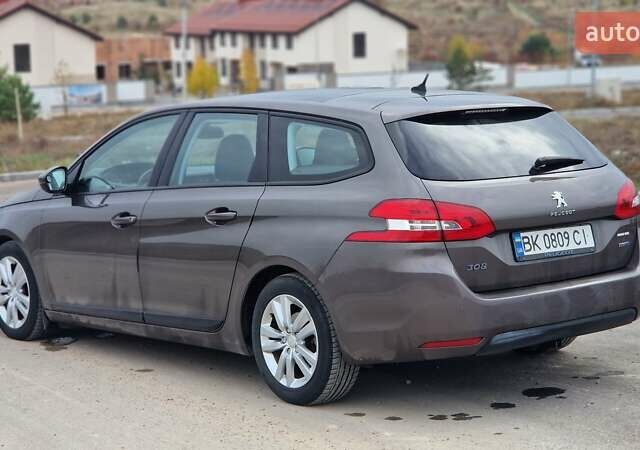 Пежо 308 2014 в Ровно на Automoto.ua Коричневый Пежо 308, объемом двигателя 1.56 л и пробегом 252 тыс. км за 9200 $, фото 8 на Automoto.ua