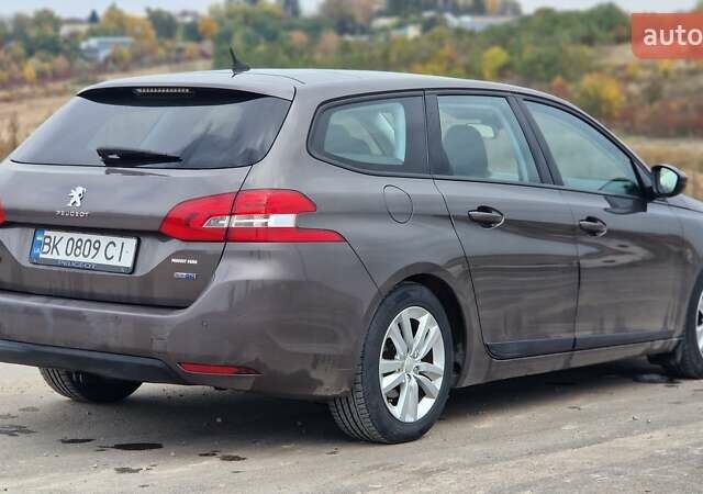 Пежо 308 2014 в Ровно на Automoto.ua Коричневый Пежо 308, объемом двигателя 1.56 л и пробегом 252 тыс. км за 9200 $, фото 4 на Automoto.ua