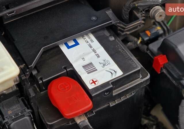 Пежо 308 2014 в Ровно на Automoto.ua Коричневый Пежо 308, объемом двигателя 1.56 л и пробегом 252 тыс. км за 9200 $, фото 12 на Automoto.ua