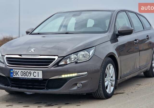Пежо 308 2014 в Ровно на Automoto.ua Коричневый Пежо 308, объемом двигателя 1.56 л и пробегом 252 тыс. км за 9200 $, фото 2 на Automoto.ua