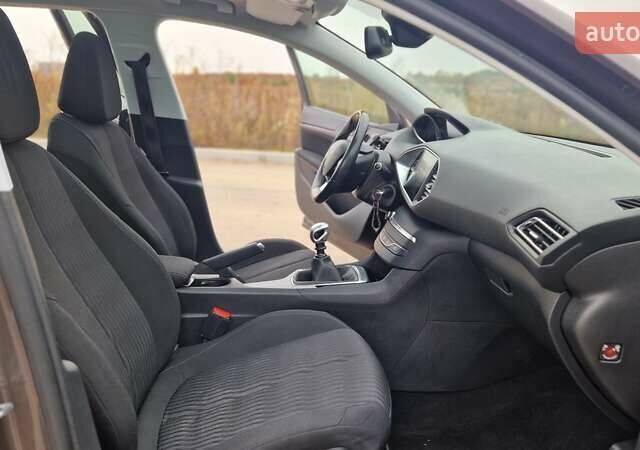 Пежо 308 2014 в Ровно на Automoto.ua Коричневый Пежо 308, объемом двигателя 1.56 л и пробегом 252 тыс. км за 9200 $, фото 20 на Automoto.ua
