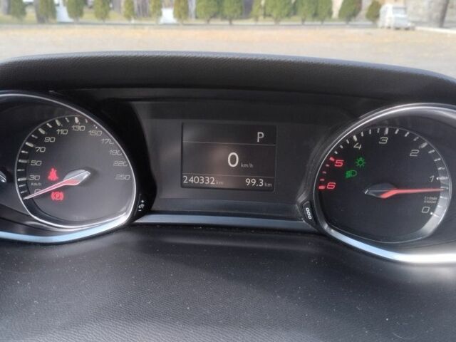 Коричневый Пежо 308, объемом двигателя 2 л и пробегом 240 тыс. км за 11200 $, фото 7 на Automoto.ua