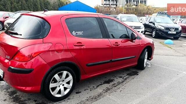 Красный Пежо 308, объемом двигателя 1.6 л и пробегом 156 тыс. км за 6000 $, фото 4 на Automoto.ua