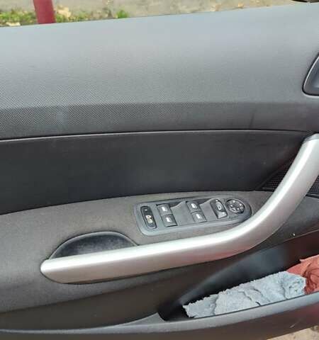 Красный Пежо 308, объемом двигателя 1.56 л и пробегом 140 тыс. км за 5200 $, фото 22 на Automoto.ua