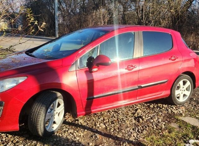 Красный Пежо 308, объемом двигателя 1.6 л и пробегом 200 тыс. км за 4300 $, фото 2 на Automoto.ua