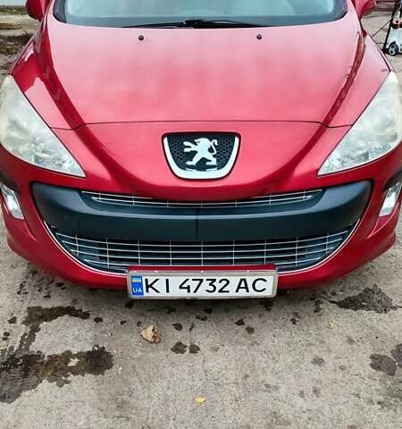 Красный Пежо 308, объемом двигателя 1.56 л и пробегом 140 тыс. км за 5200 $, фото 1 на Automoto.ua