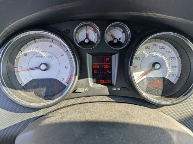 Красный Пежо 308, объемом двигателя 1.6 л и пробегом 230 тыс. км за 5000 $, фото 4 на Automoto.ua