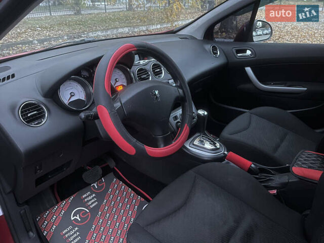 Красный Пежо 308, объемом двигателя 1.6 л и пробегом 194 тыс. км за 5700 $, фото 16 на Automoto.ua