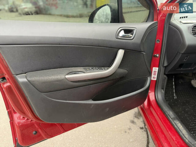 Червоний Пежо 308, об'ємом двигуна 1.6 л та пробігом 197 тис. км за 4000 $, фото 20 на Automoto.ua