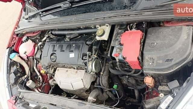 Красный Пежо 308, объемом двигателя 1.6 л и пробегом 156 тыс. км за 6000 $, фото 10 на Automoto.ua