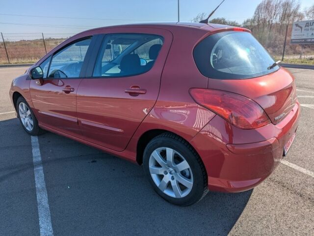 Красный Пежо 308, объемом двигателя 1.6 л и пробегом 230 тыс. км за 5000 $, фото 2 на Automoto.ua