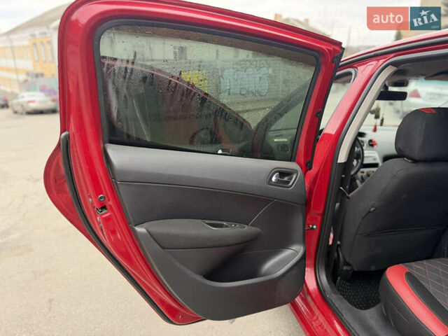 Червоний Пежо 308, об'ємом двигуна 1.6 л та пробігом 197 тис. км за 4000 $, фото 17 на Automoto.ua