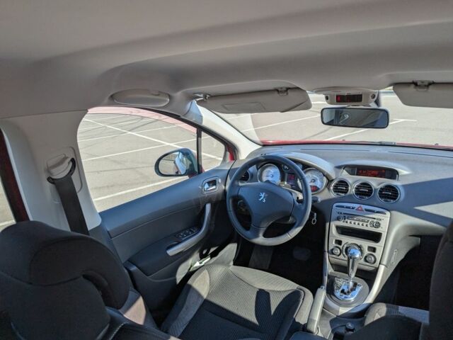 Красный Пежо 308, объемом двигателя 1.6 л и пробегом 230 тыс. км за 5000 $, фото 5 на Automoto.ua