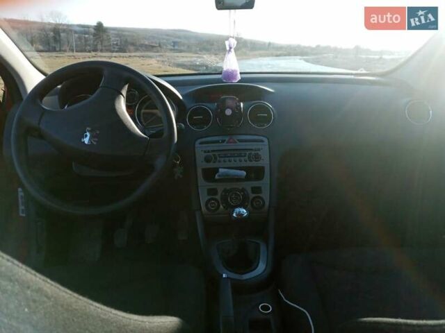 Красный Пежо 308, объемом двигателя 1.6 л и пробегом 270 тыс. км за 4500 $, фото 4 на Automoto.ua