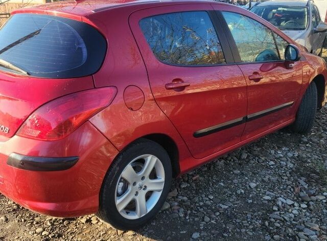 Красный Пежо 308, объемом двигателя 1.6 л и пробегом 200 тыс. км за 4300 $, фото 4 на Automoto.ua