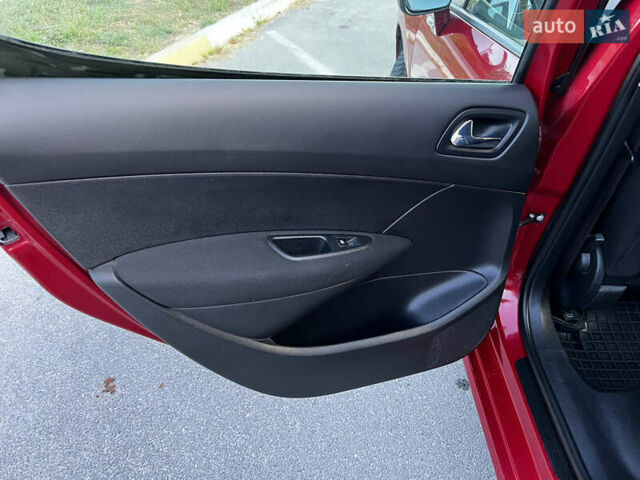 Красный Пежо 308, объемом двигателя 1.6 л и пробегом 159 тыс. км за 5500 $, фото 28 на Automoto.ua