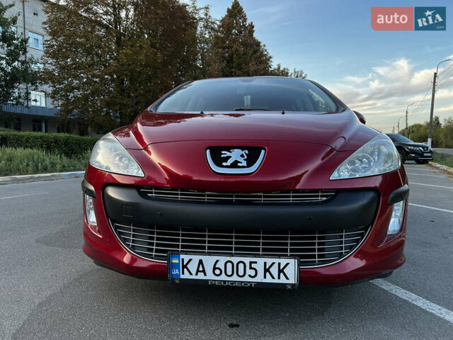 Красный Пежо 308, объемом двигателя 1.6 л и пробегом 159 тыс. км за 5500 $, фото 1 на Automoto.ua
