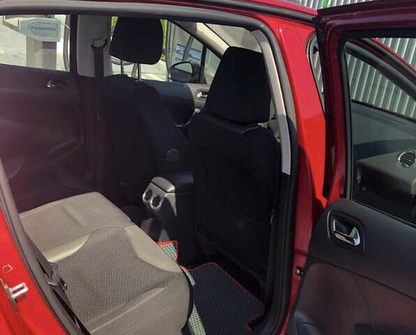 Червоний Пежо 308, об'ємом двигуна 1.56 л та пробігом 166 тис. км за 6100 $, фото 6 на Automoto.ua