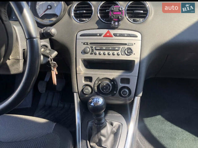 Червоний Пежо 308, об'ємом двигуна 1.56 л та пробігом 166 тис. км за 6100 $, фото 7 на Automoto.ua