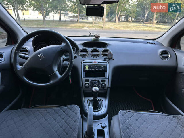Красный Пежо 308, объемом двигателя 1.6 л и пробегом 248 тыс. км за 6800 $, фото 7 на Automoto.ua