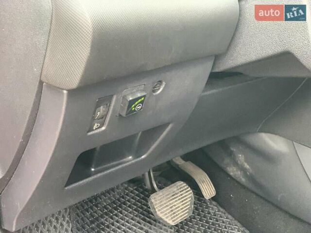 Красный Пежо 308, объемом двигателя 1.6 л и пробегом 204 тыс. км за 5440 $, фото 22 на Automoto.ua