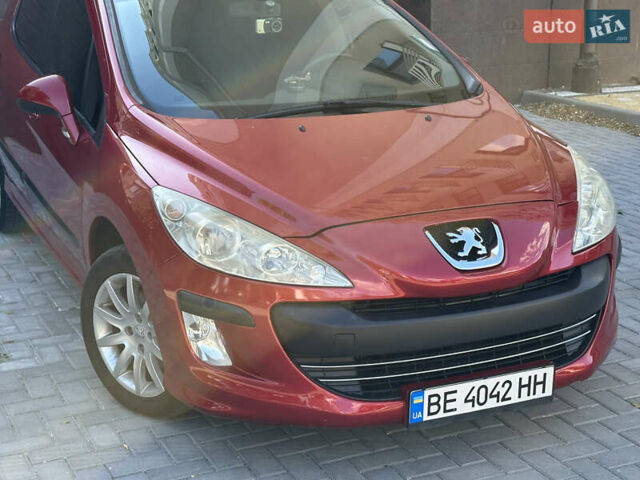 Красный Пежо 308, объемом двигателя 1.6 л и пробегом 248 тыс. км за 6800 $, фото 3 на Automoto.ua