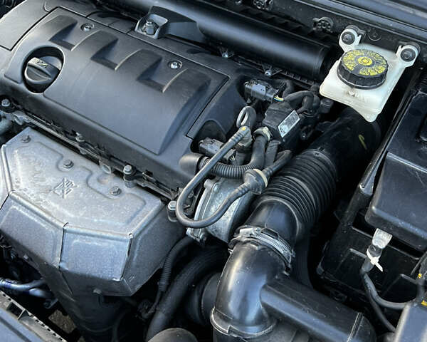 Красный Пежо 308, объемом двигателя 1.6 л и пробегом 159 тыс. км за 5500 $, фото 51 на Automoto.ua