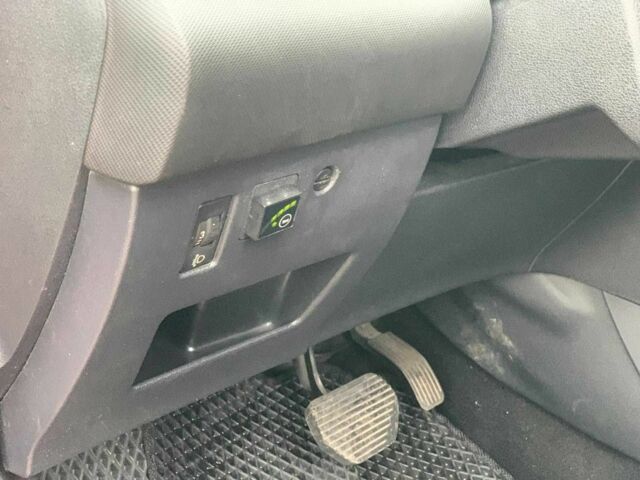 Красный Пежо 308, объемом двигателя 1.6 л и пробегом 204 тыс. км за 5440 $, фото 22 на Automoto.ua