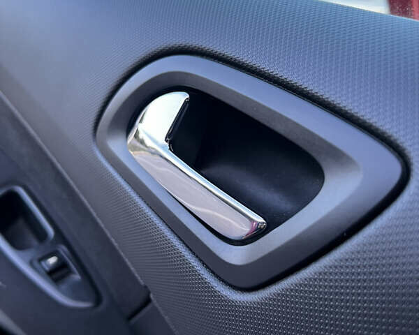 Красный Пежо 308, объемом двигателя 1.6 л и пробегом 159 тыс. км за 5500 $, фото 41 на Automoto.ua