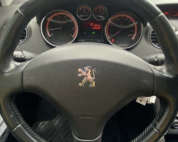 Красный Пежо 308, объемом двигателя 1.6 л и пробегом 125 тыс. км за 8000 $, фото 9 на Automoto.ua