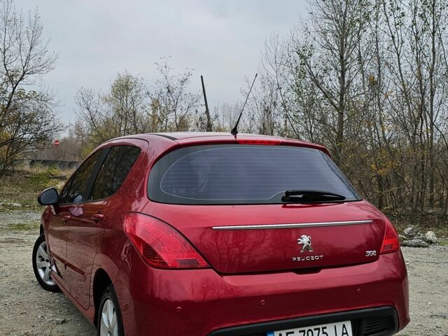 Красный Пежо 308, объемом двигателя 1.6 л и пробегом 97 тыс. км за 6500 $, фото 3 на Automoto.ua