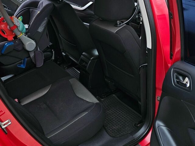 Красный Пежо 308, объемом двигателя 1.6 л и пробегом 97 тыс. км за 6500 $, фото 8 на Automoto.ua