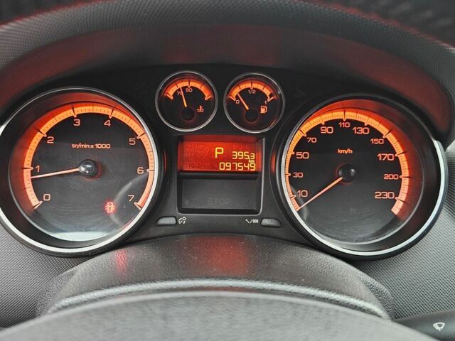 Красный Пежо 308, объемом двигателя 1.6 л и пробегом 97 тыс. км за 6500 $, фото 6 на Automoto.ua