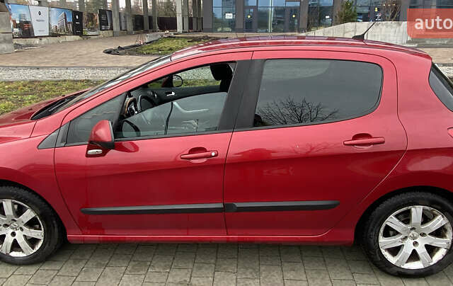 Красный Пежо 308, объемом двигателя 1.6 л и пробегом 125 тыс. км за 8000 $, фото 2 на Automoto.ua