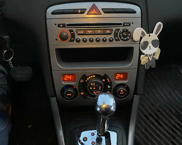 Красный Пежо 308, объемом двигателя 1.6 л и пробегом 125 тыс. км за 8000 $, фото 8 на Automoto.ua