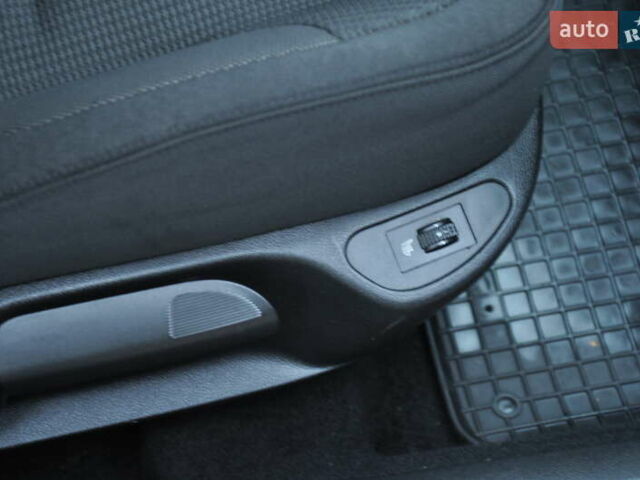 Червоний Пежо 308, об'ємом двигуна 1.6 л та пробігом 190 тис. км за 5999 $, фото 10 на Automoto.ua