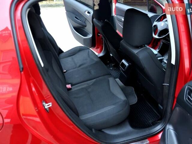 Червоний Пежо 308, об'ємом двигуна 1.6 л та пробігом 190 тис. км за 5999 $, фото 13 на Automoto.ua