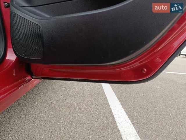 Красный Пежо 308, объемом двигателя 1.6 л и пробегом 280 тыс. км за 4800 $, фото 22 на Automoto.ua